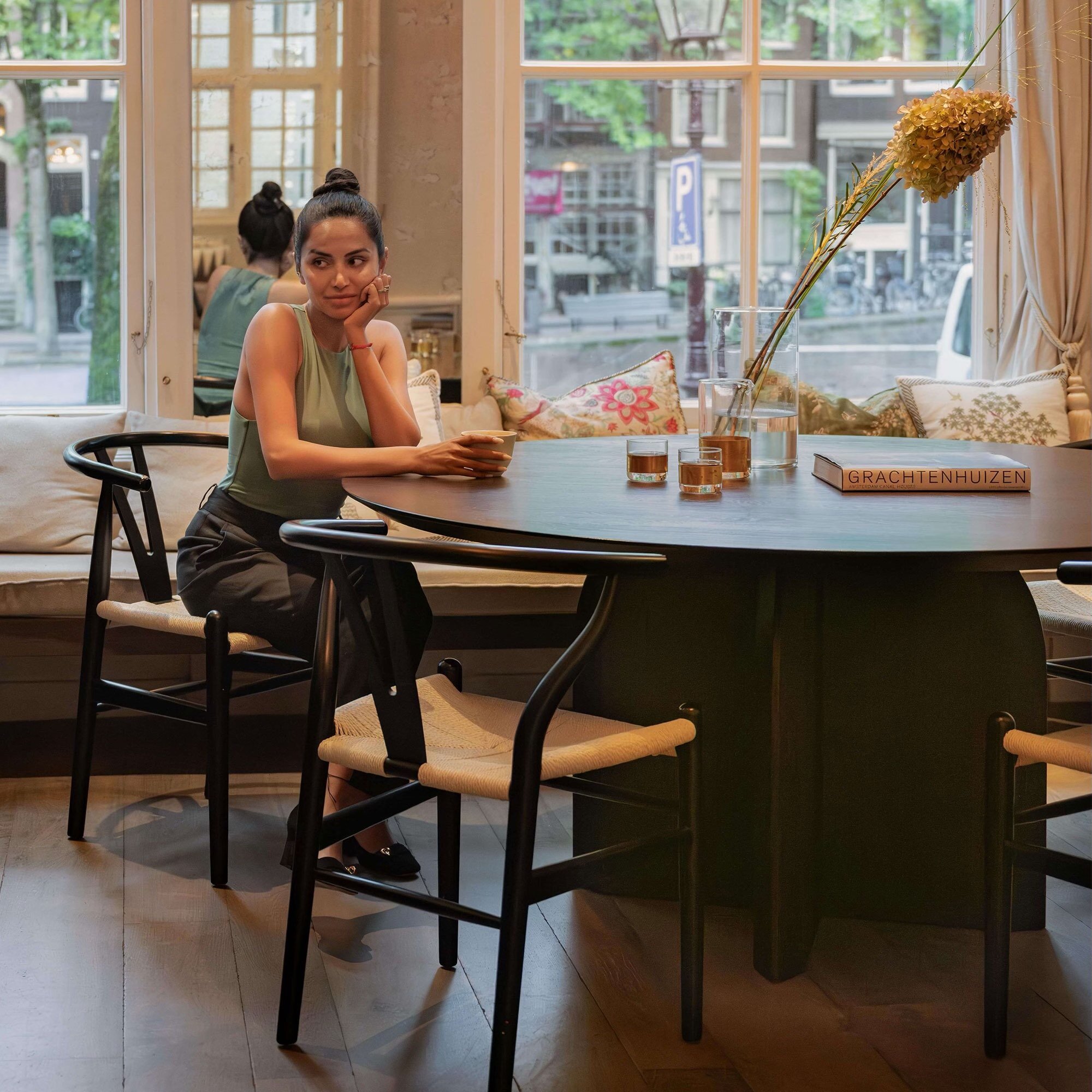 Ronde Design dining table | Slot Quadpod Walnut naturel lacquer | Walnut naturel lacquer | Studio HENK| 