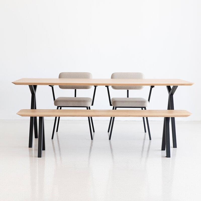 Design Dining Bench | Slim X-type Bench Steel black powdercoating | Oak hardwax oil natural light 3041 | Studio HENK | 