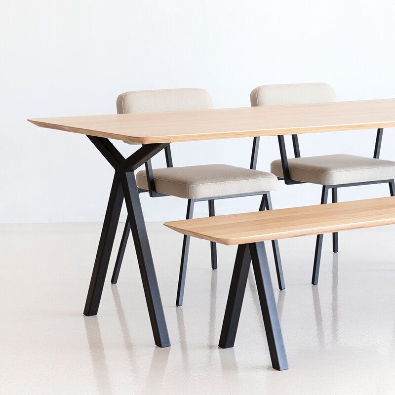 Design Dining Bench | Slim X-type Bench Steel black powdercoating | Oak hardwax oil natural light 3041 | Studio HENK | 