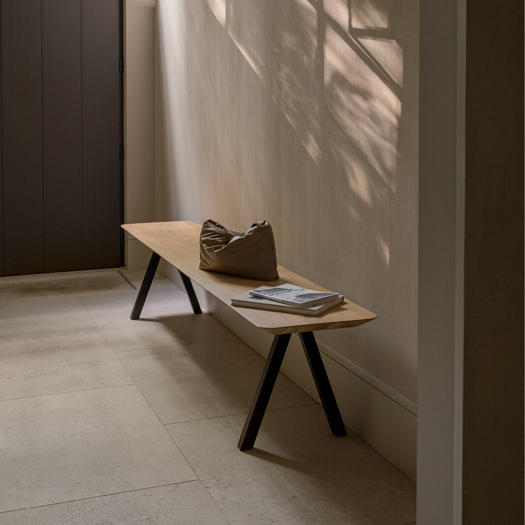 Design Dining Bench | Slim X-type Bench Steel black powdercoating | Oak hardwax oil natural light 3041 | Studio HENK | 