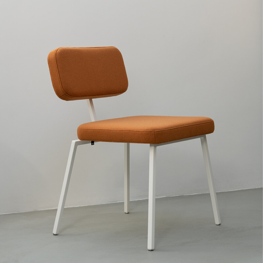 Design modern dining chair | Ode Chair without armrest Brown facet shitake124 | Studio HENK| 