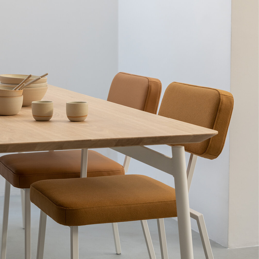Design modern dining chair | Ode Chair without armrest facet beige1037 | Studio HENK| 