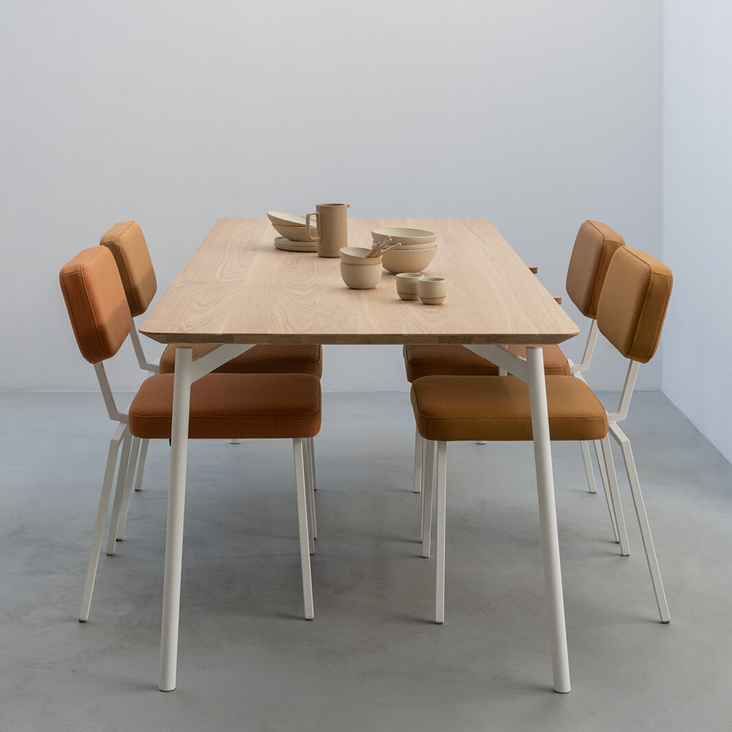 Design modern dining chair | Ode Chair without armrest Beige facet beige1037 | Studio HENK| 