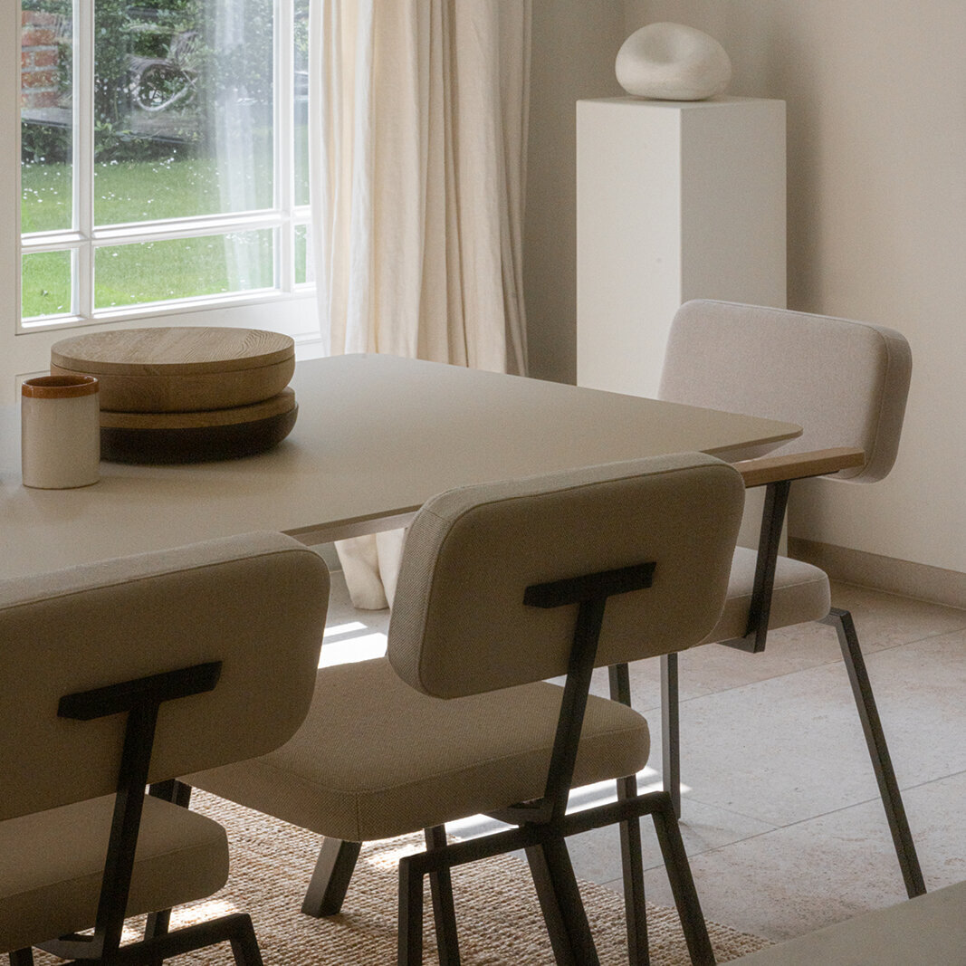 Design modern dining chair | Ode Chair with armrest Beige facet beige1037 | Studio HENK| 