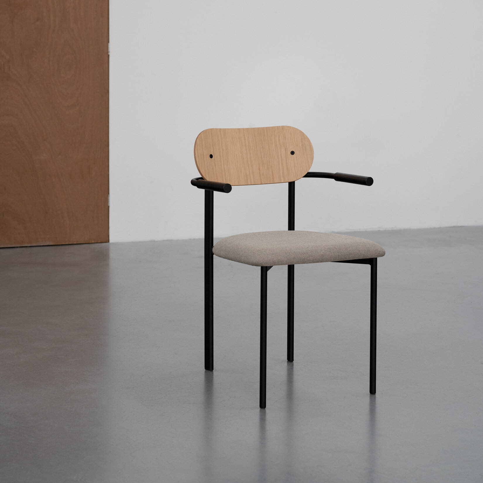google_dining_chair_title_suffix | Oblique Dining Chair with Armrest soil natural01 | Studio HENK| 