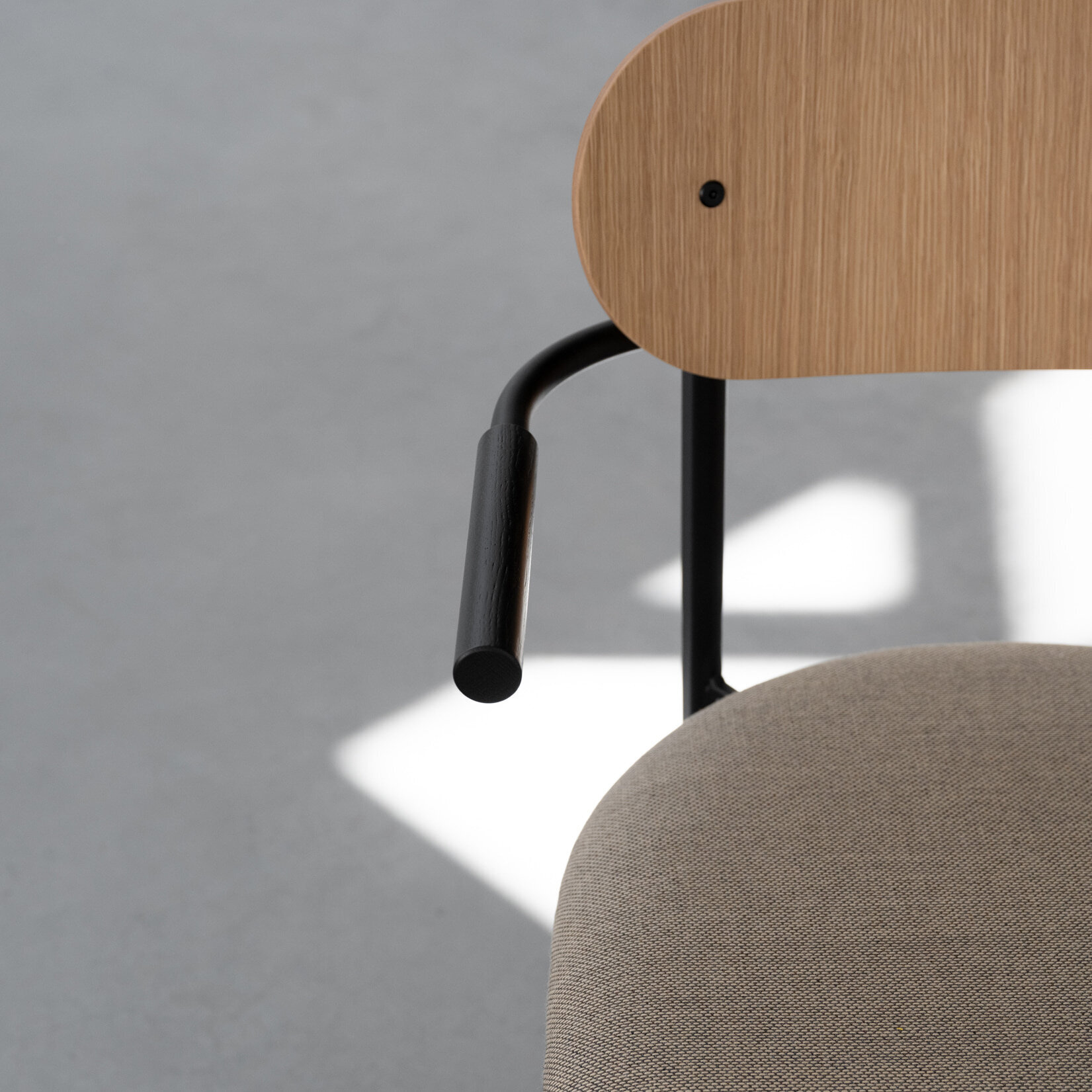 google_dining_chair_title_suffix | Oblique Dining Chair with Armrest rewool 0218 | Studio HENK | 