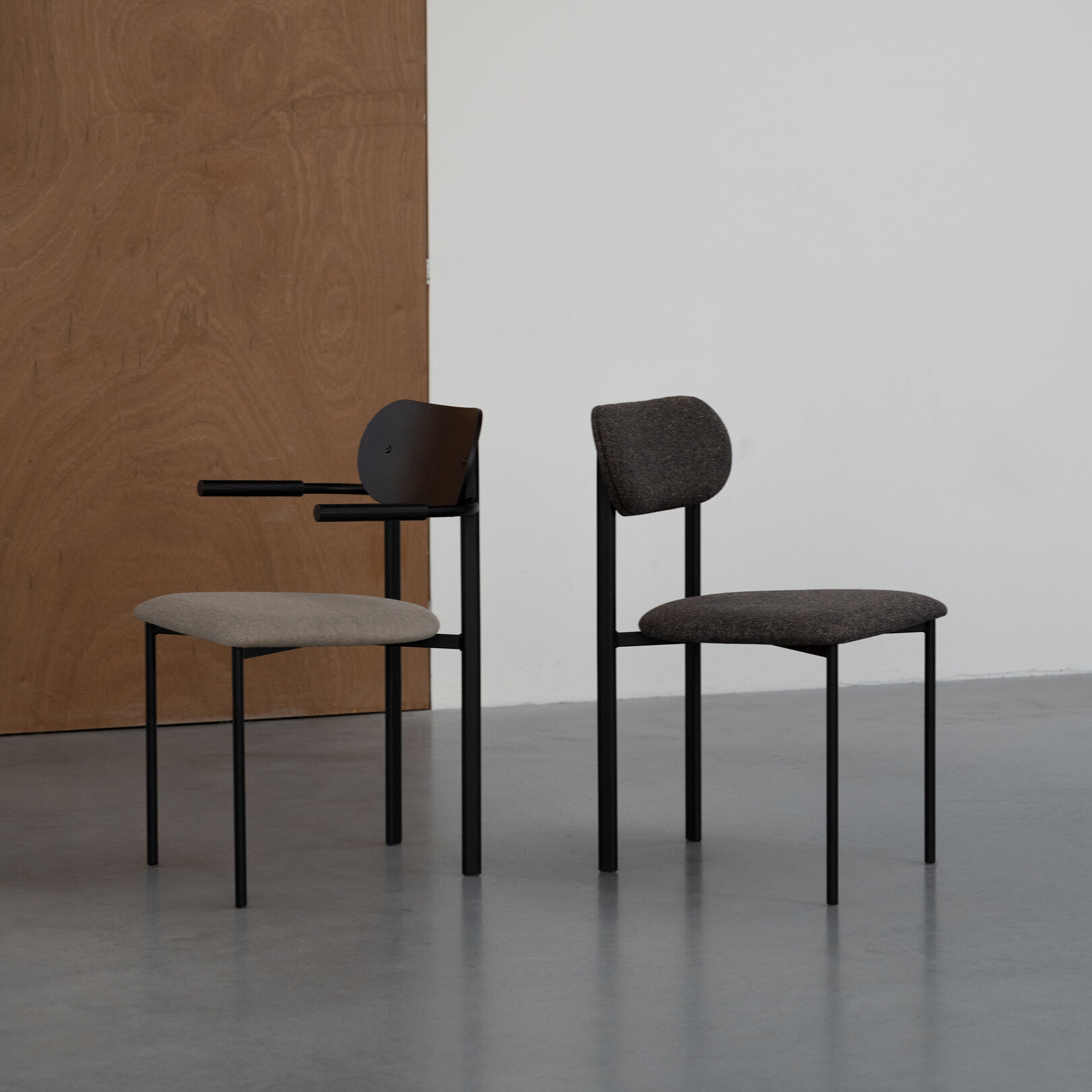google_dining_chair_title_suffix | Oblique Dining Chair with Armrest soil coffee81 | Studio HENK | 
