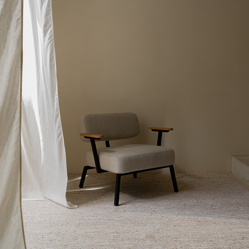 Design modern sofa | Ode lounge chair with armrest 1 facet beige1037 | Studio HENK | 