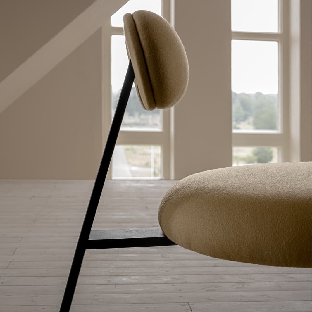 Design modern sofa | Oblique Lounge Chair olbia ecru102 | Studio HENK| 