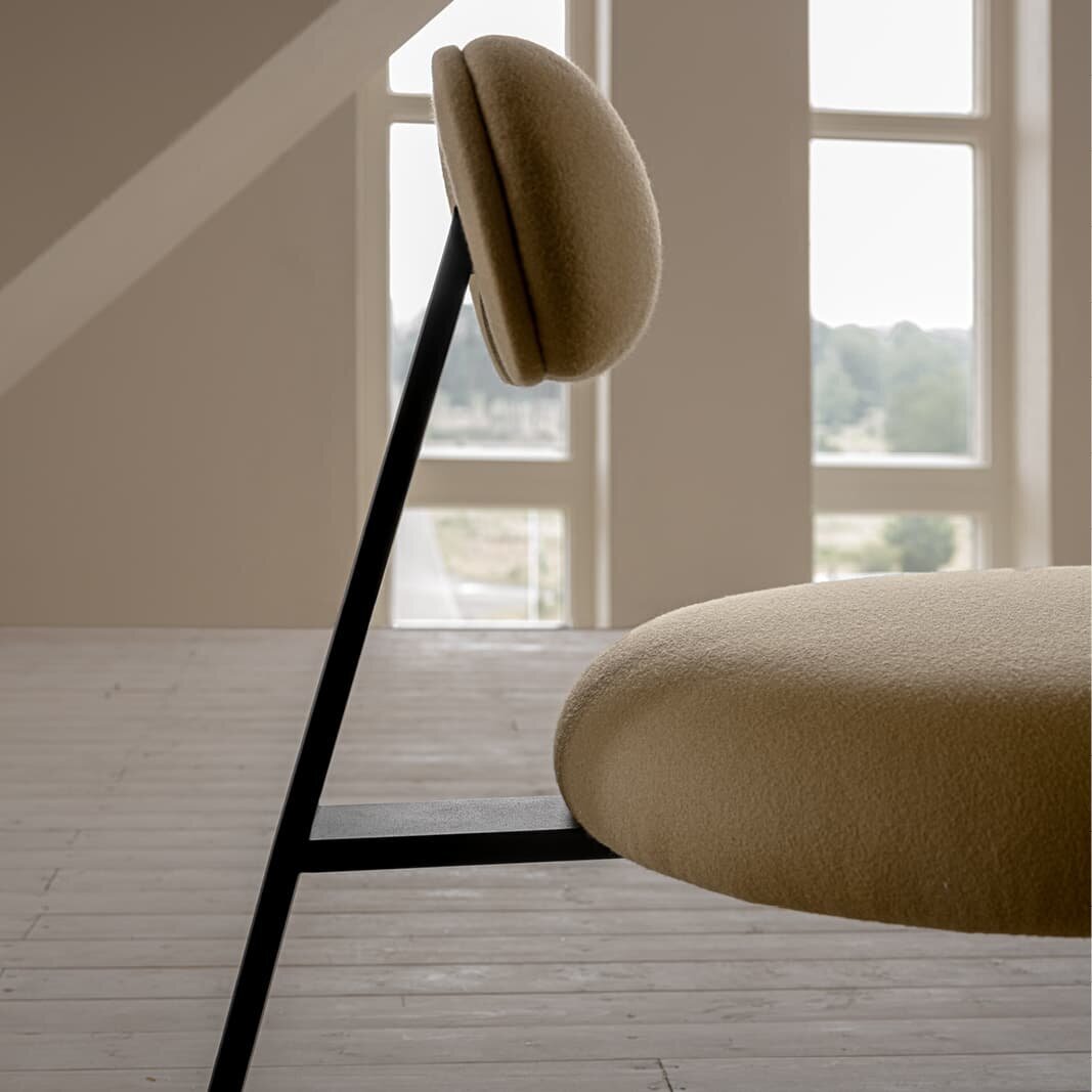 Design modern sofa | Oblique lounge Chair 1 divina3 236 | Studio HENK | 
