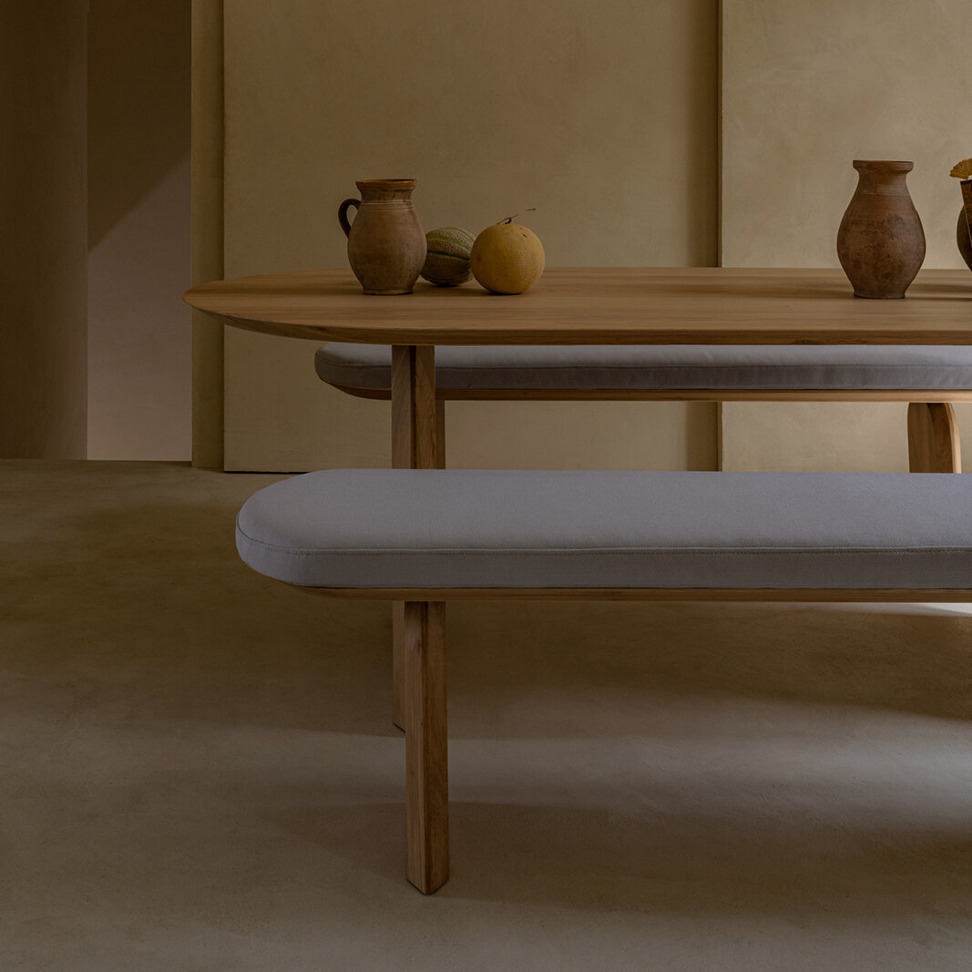 Flat oval Design dining table | Slot Walnut naturel lacquer | Walnut naturel lacquer | Studio HENK | 