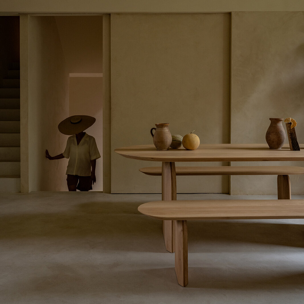 Flat oval Design dining table | Slot Walnut naturel lacquer | Walnut naturel lacquer | Studio HENK| 