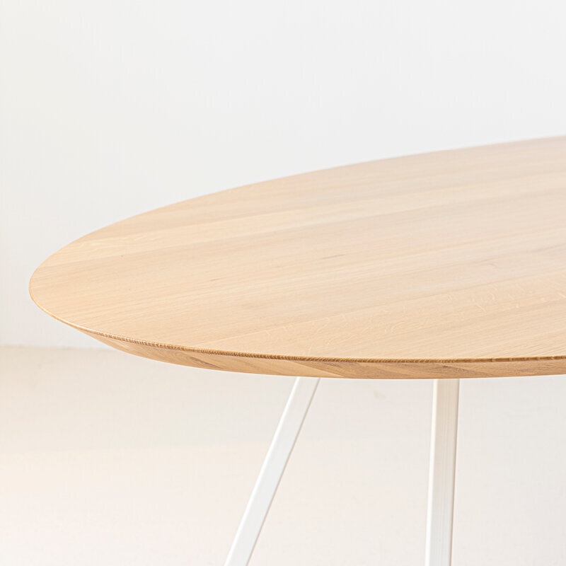 Ovale Design dining table | Slim Co Steel white powdercoating | Oak white lacquer | Studio HENK | 