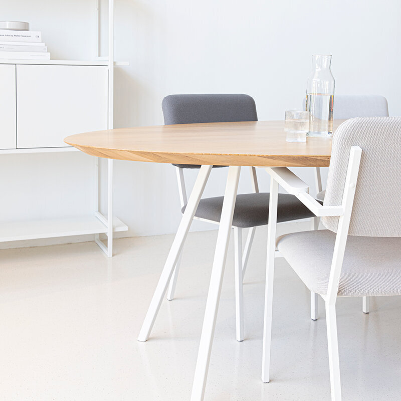 Ovale Design dining table | Slim Co Steel white powdercoating | Oak white lacquer | Studio HENK | 