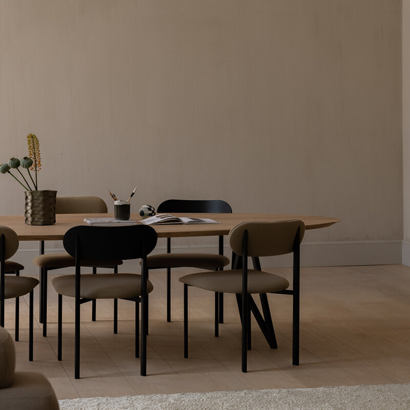 Ovale Design dining table | Butterfly Steel white powdercoating | Oak hardwax oil natural light | Studio HENK| 
