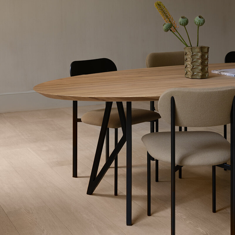 Ovale Design dining table | Butterfly Steel black powdercoating | Oak hardwax oil natural light | Studio HENK| 