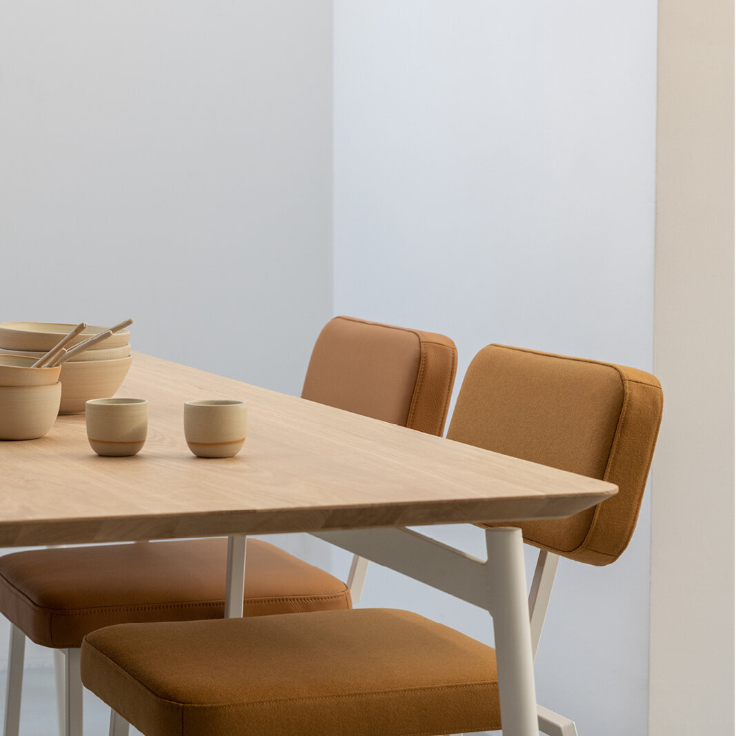 Rectangular Design dining table | Flyta Steel black powdercoating | Oak hardwax oil natural light | Studio HENK| 