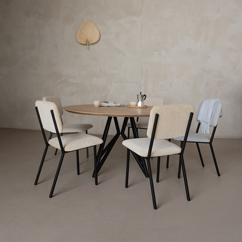 Ronde Design dining table | Butterfly Quadpod Steel white powdercoating | Oak white lacquer | Studio HENK| 