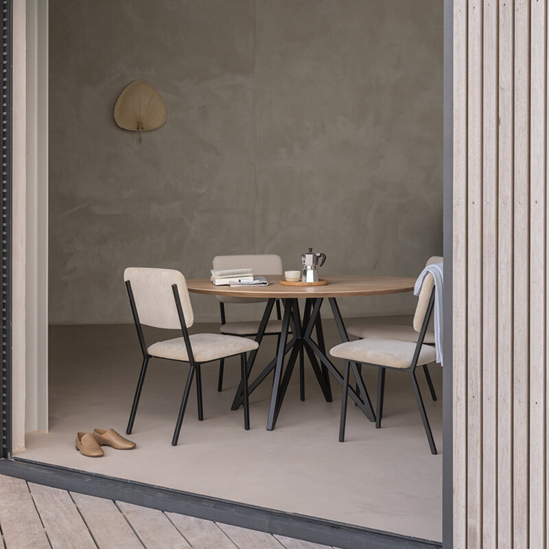 Ronde Design dining table | Butterfly Quadpod Steel black powdercoating | Oak hardwax oil natural light | Studio HENK| 