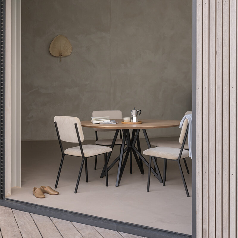 Ronde Design dining table | Butterfly Quadpod Steel black powdercoating | Oak black stain | Studio HENK | 