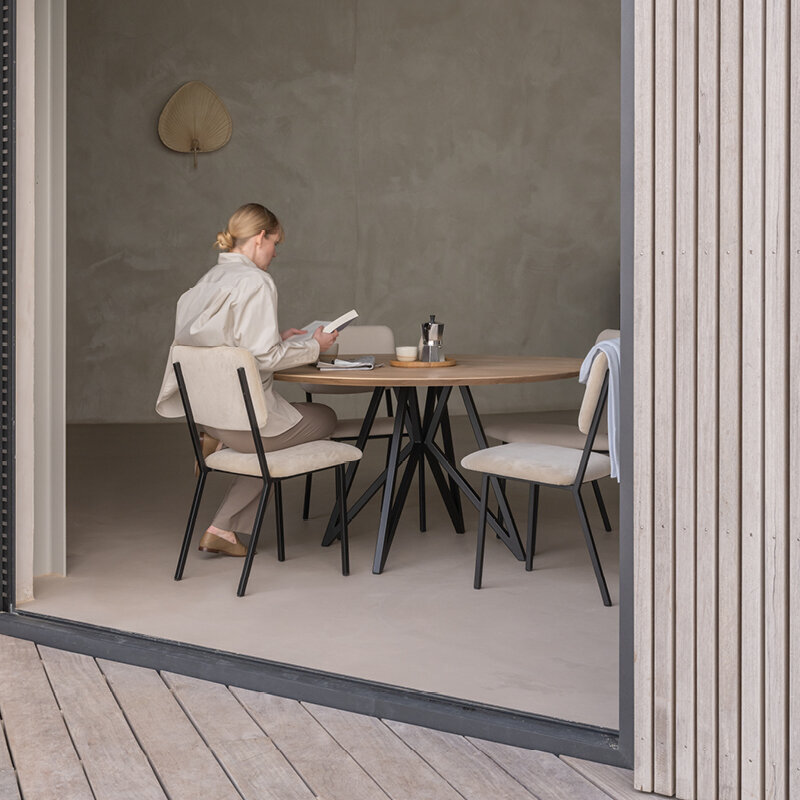 Ronde Design dining table | Butterfly Quadpod Steel black powdercoating | Walnut naturel lacquer | Studio HENK | 