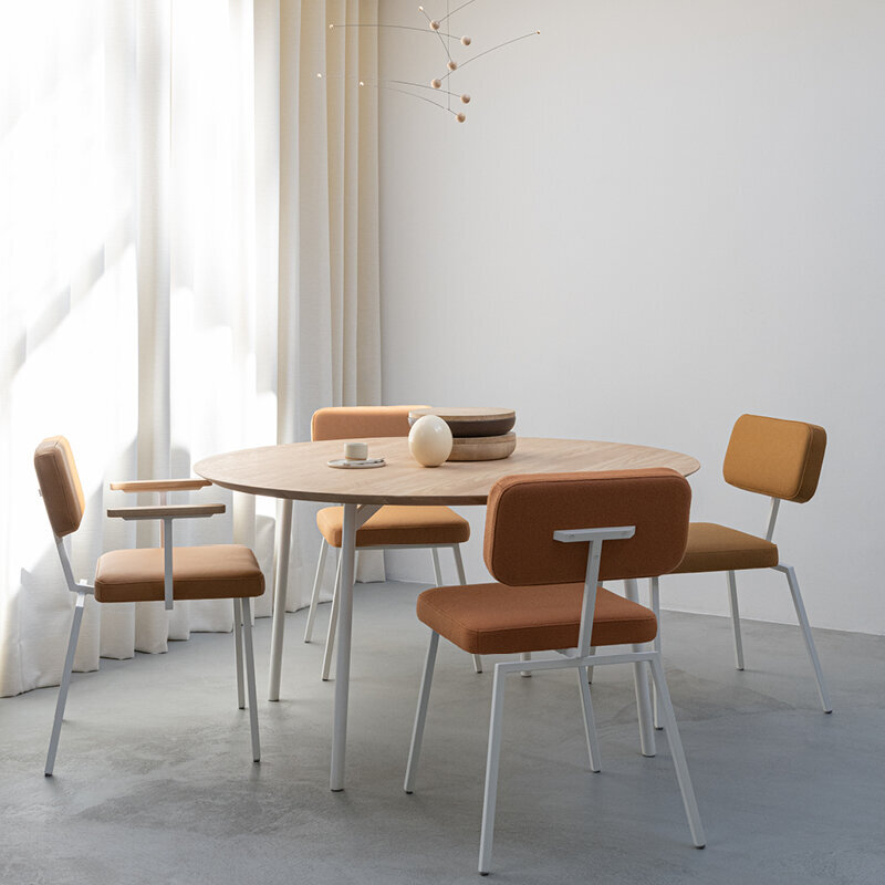 Ronde Design dining table | Flyta Quadpod Steel white powdercoating | Oak hardwax oil natural light | Studio HENK| 