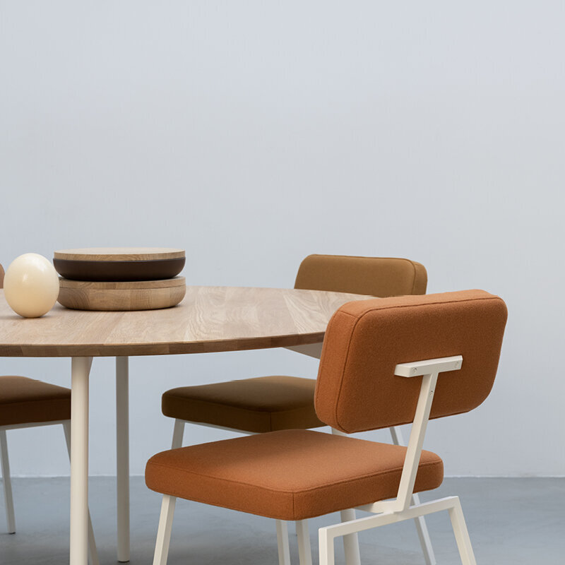 Ronde Design dining table | Flyta Quadpod Steel white powdercoating | Oak hardwax oil natural light | Studio HENK| 