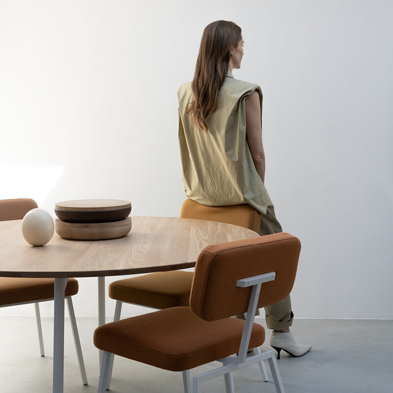 Ronde Design dining table | Flyta Quadpod Steel white powdercoating | Oak hardwax oil natural light | Studio HENK| 