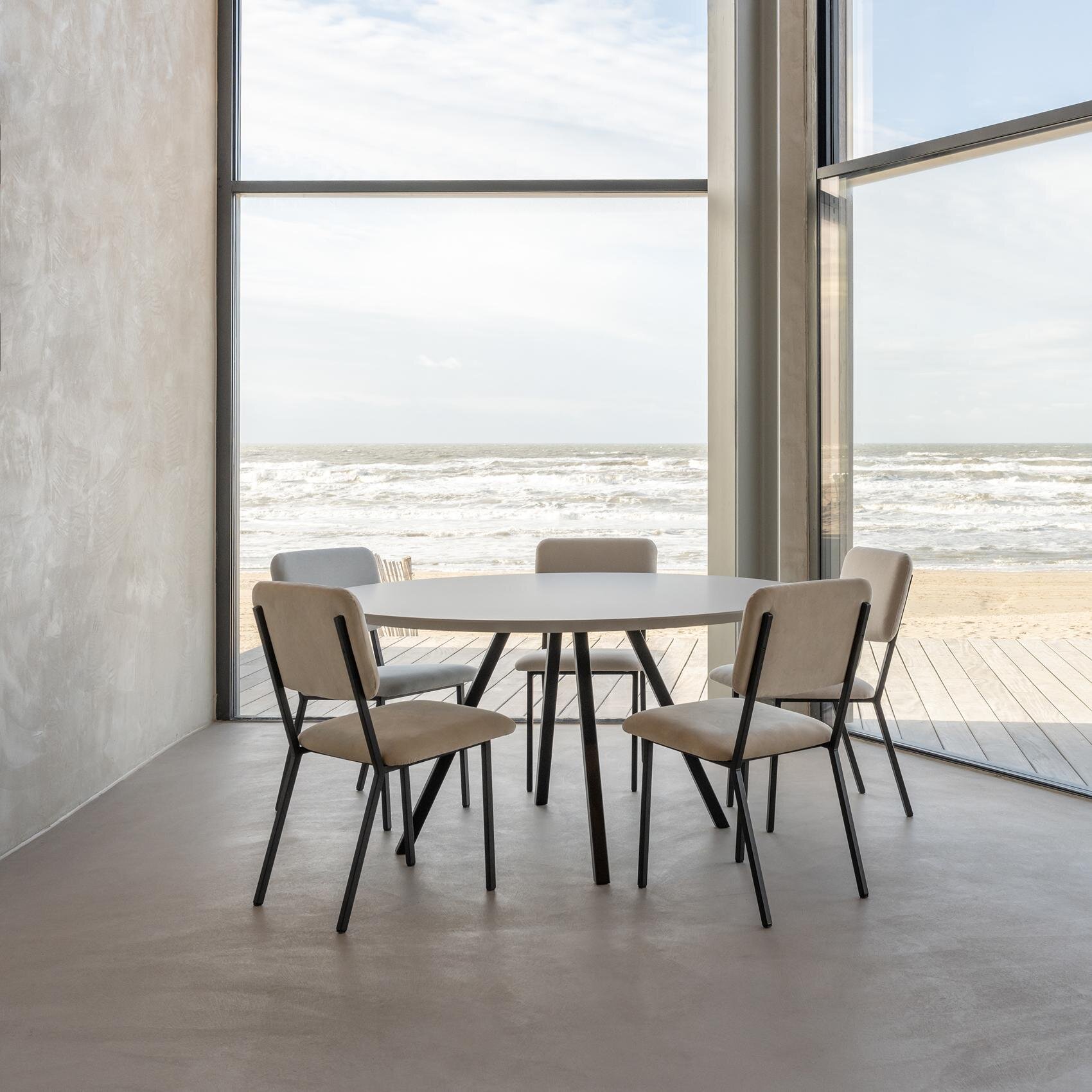 Ronde Design dining table | New Classic Quadpod Steel black powdercoating | Oak black stain | Studio HENK | 