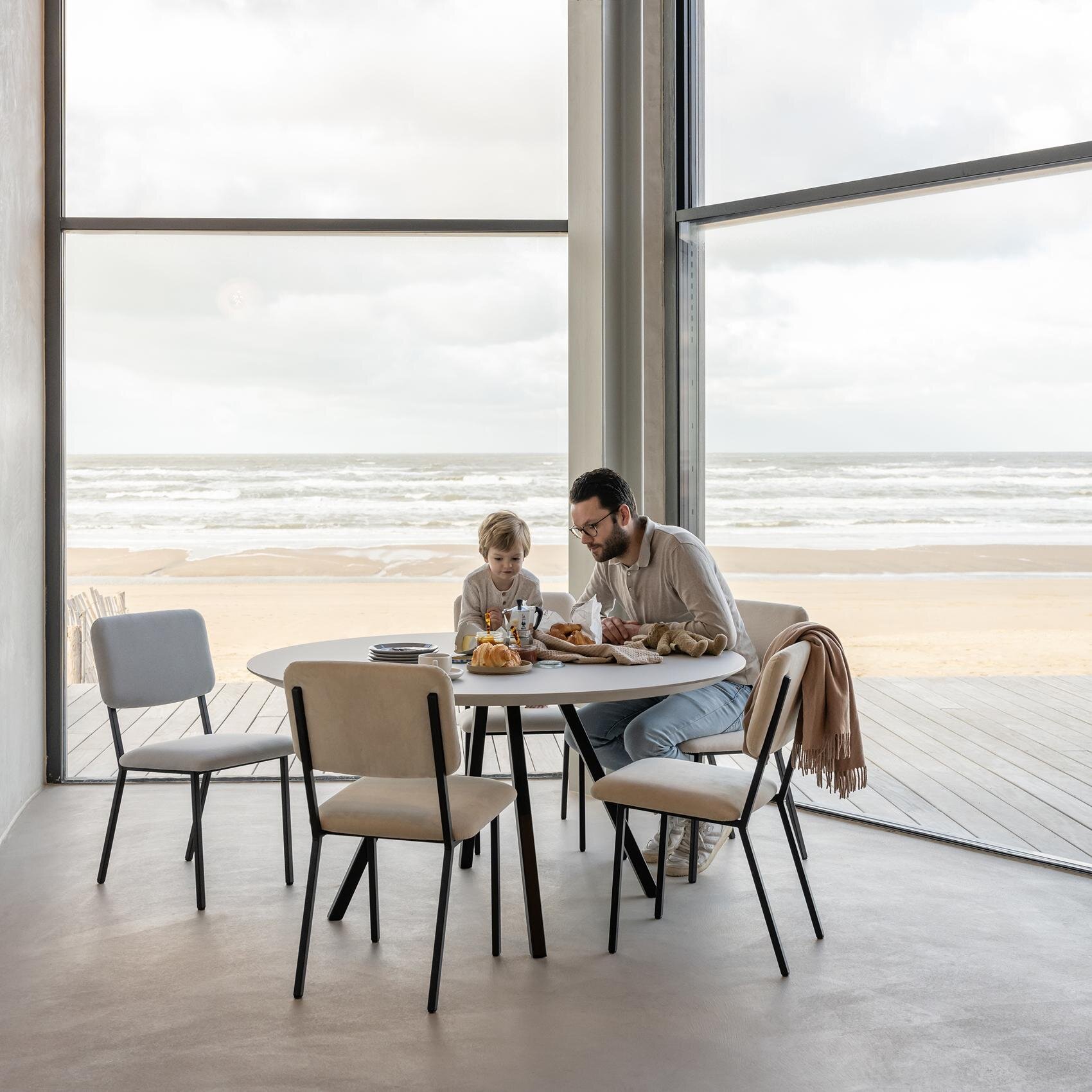 Ronde Design dining table | New Classic Quadpod Steel black powdercoating | Oak black stain | Studio HENK | 