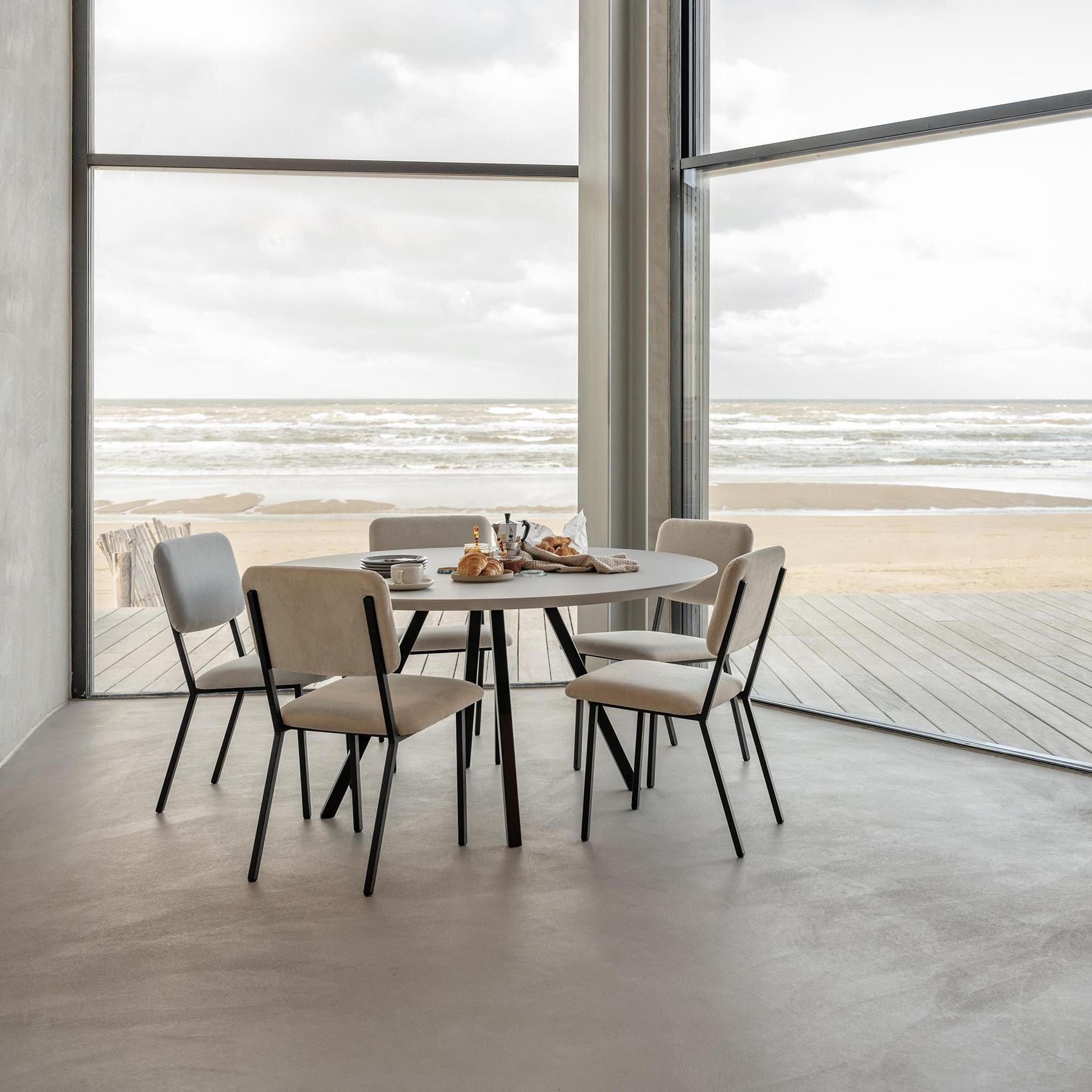 Ronde Design dining table | New Classic Quadpod Steel black powdercoating | Oak black stain | Studio HENK | 