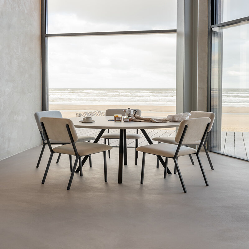 Ronde Design dining table | New Classic Quadpod Steel white powdercoating | Oak hardwax oil natural light | Studio HENK | 