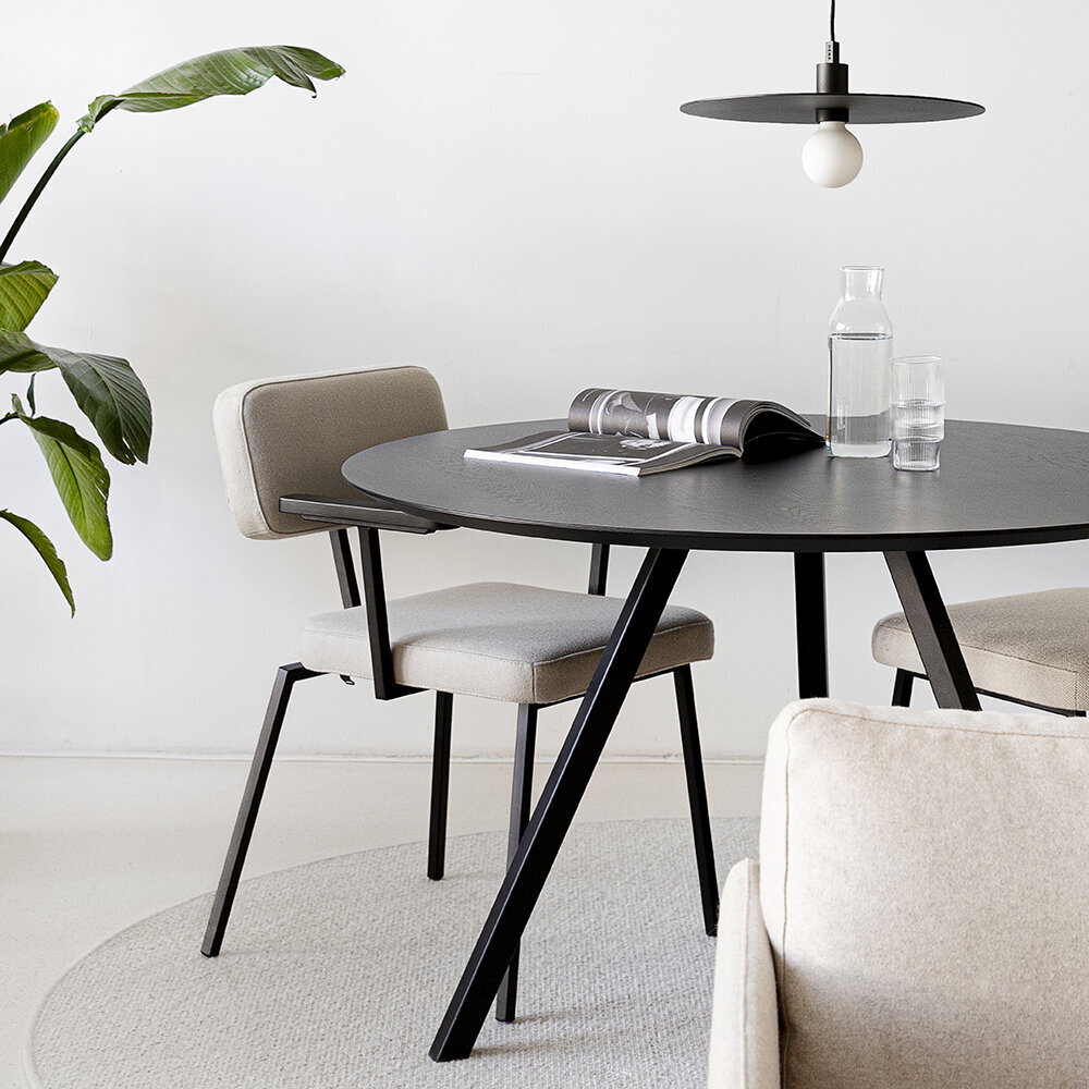 Ronde Design dining table | New Classic Tripod Steel black powdercoating | HPL Fenix beige arizona | Studio HENK| 