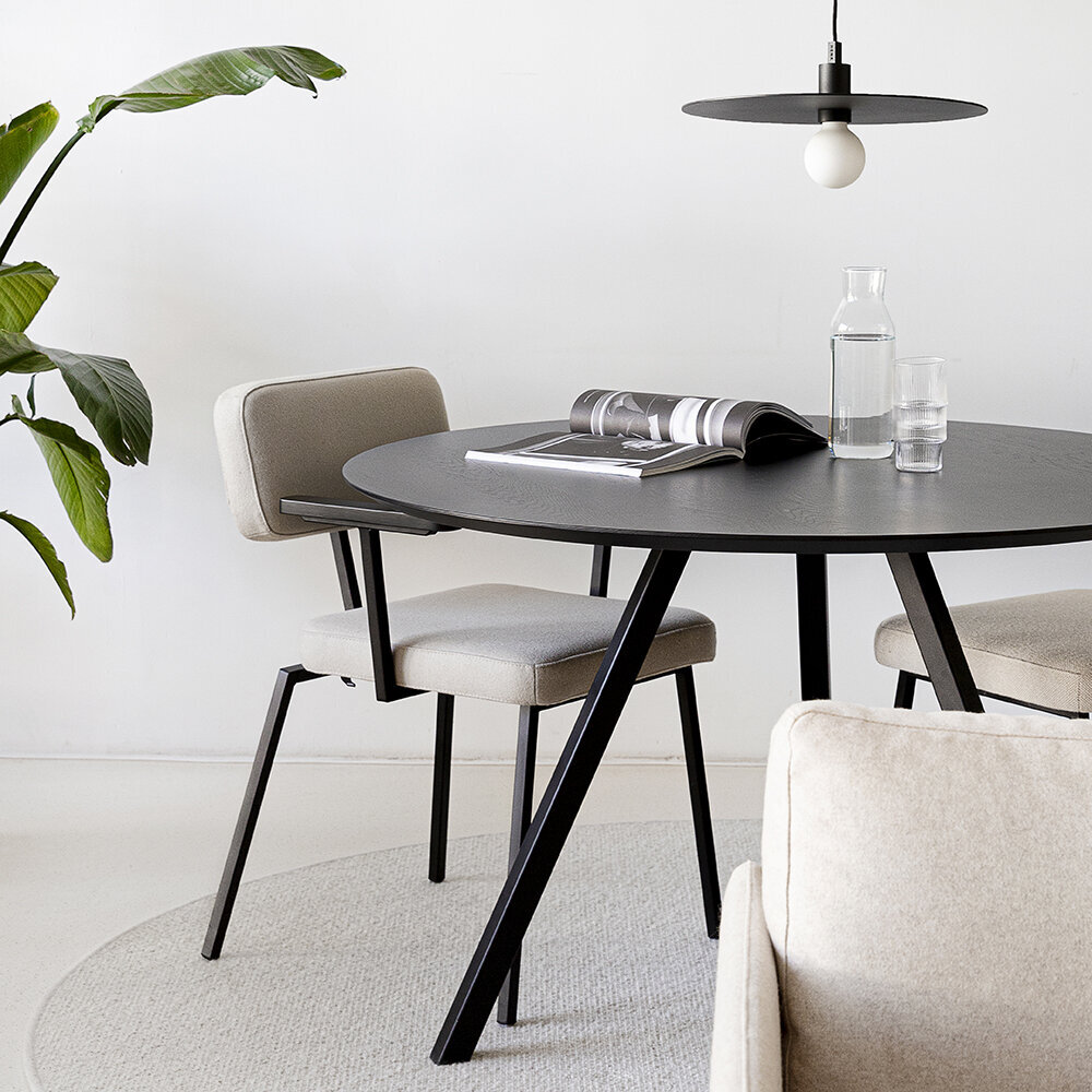Ronde Design dining table | New Classic Tripod Steel white powdercoating | Oak black lacquer | Studio HENK | 