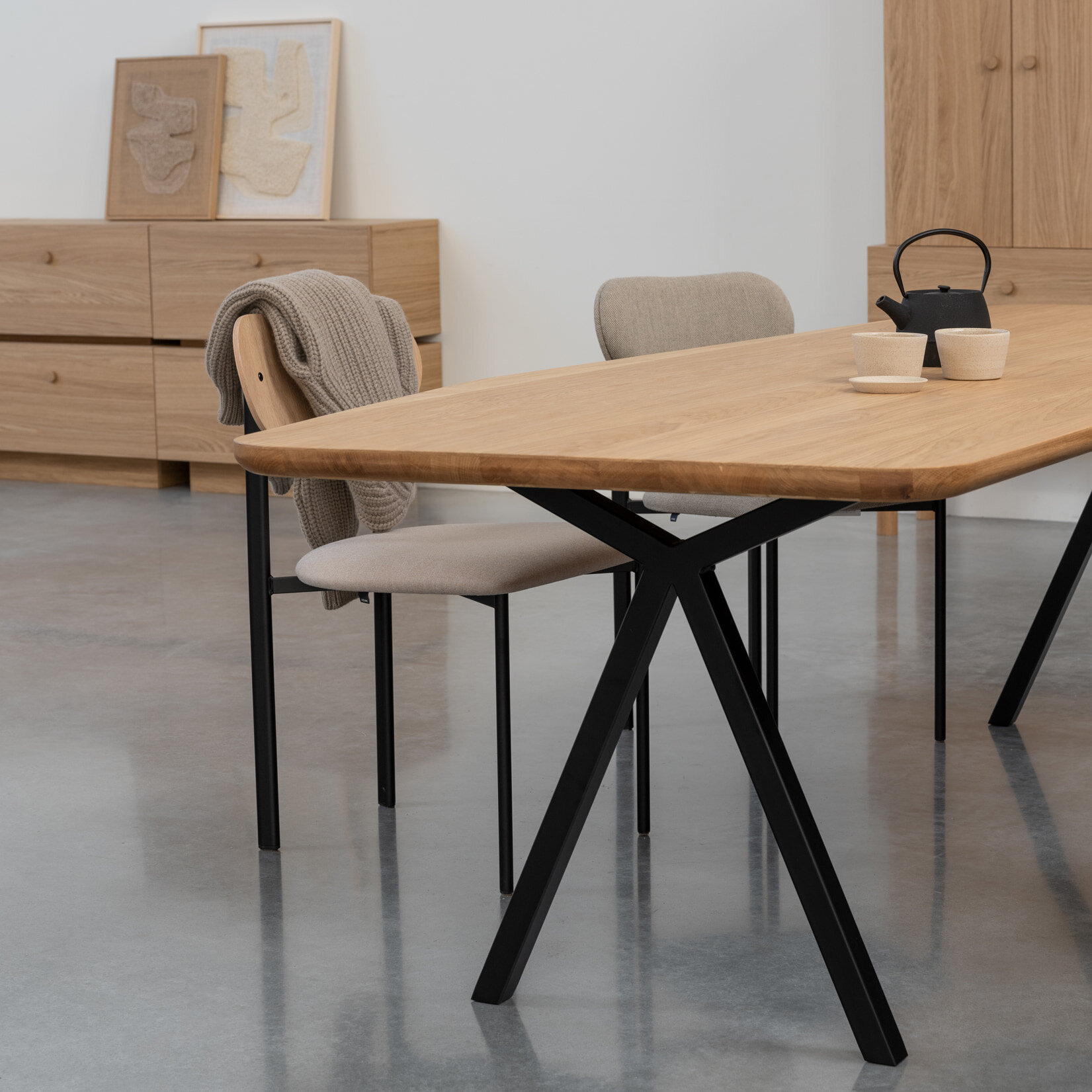  Design dining table | Slim X-type Steel black powdercoating | Oak hardwax oil natural | Studio HENK | 