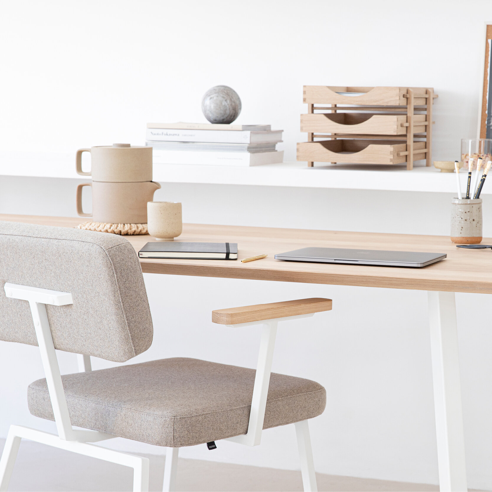 Rectangular Design dining table | New Classic Home Desk Steel white powdercoating | Oak hardwax oil natural light | Studio HENK | 