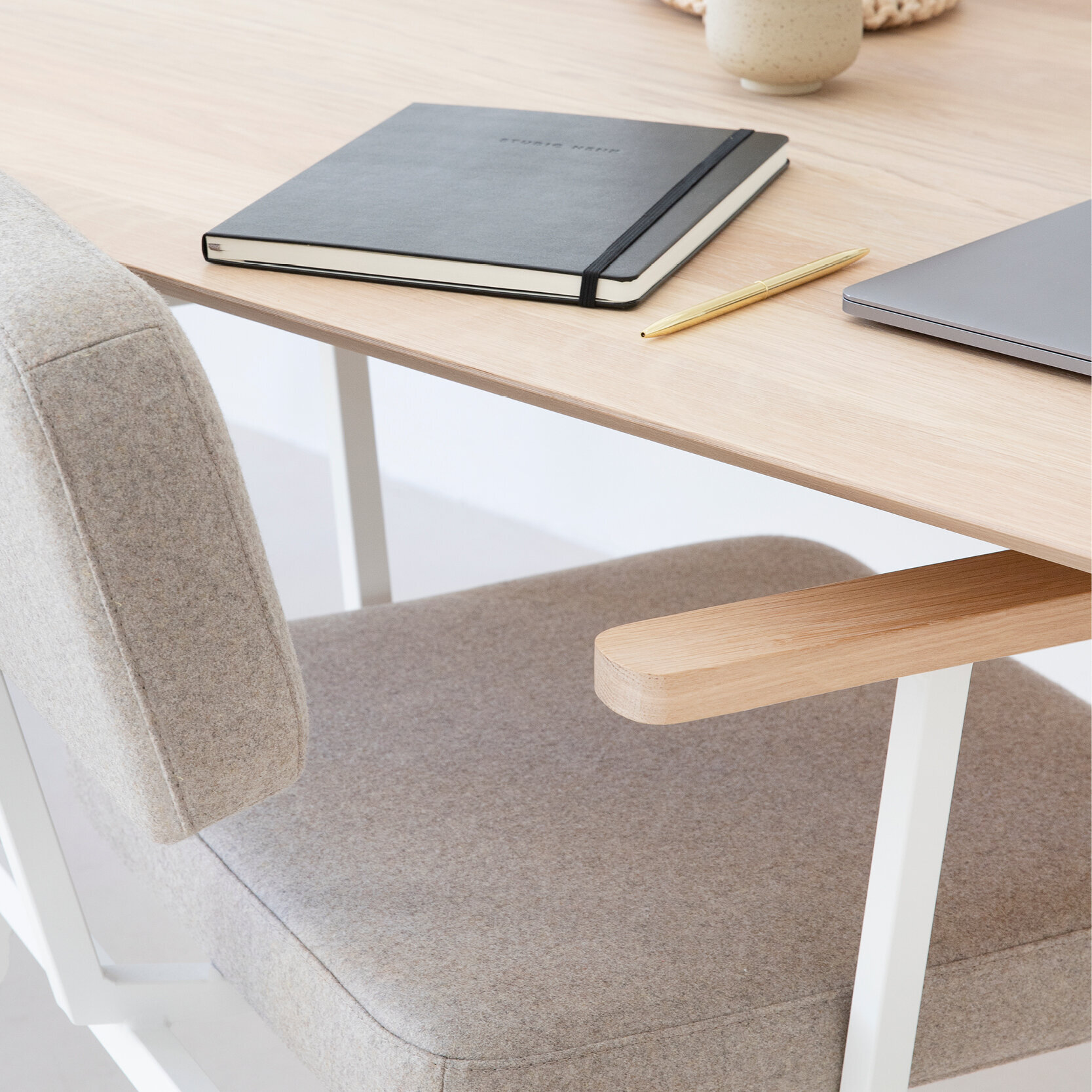 Rectangular Design dining table | New Classic Home Desk Steel white powdercoating | Oak hardwax oil natural light | Studio HENK | 