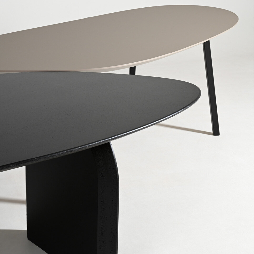 Blob Design dining table | New Classic Steel black powdercoating | Oak hardwax oil natural light | Studio HENK | 