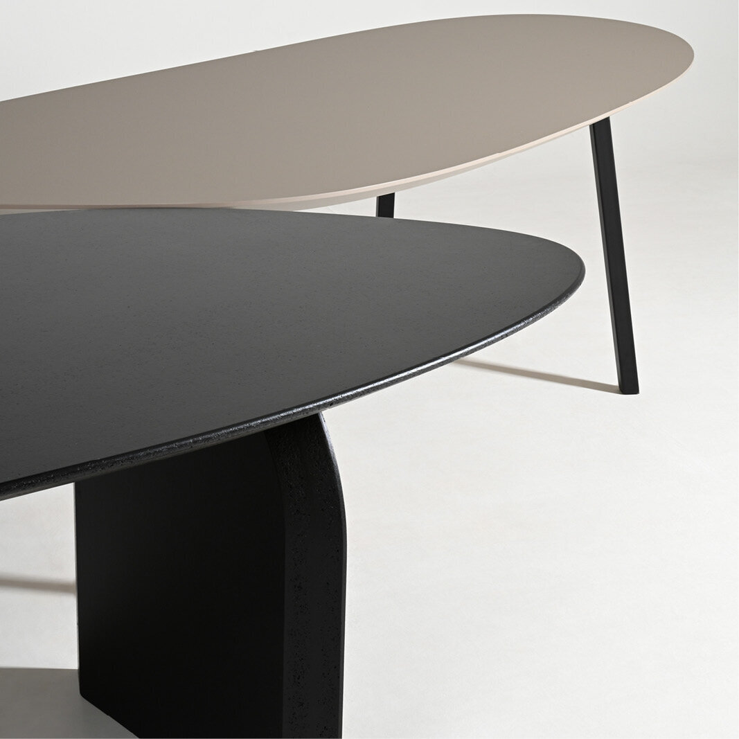 Blob Design dining table | New Classic Steel black powdercoating | Oak natural lacquer  | Studio HENK | 
