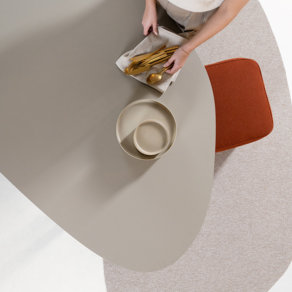 Blob Design dining table | Butterfly Steel black powdercoating | Oak natural lacquer  | Studio HENK | 