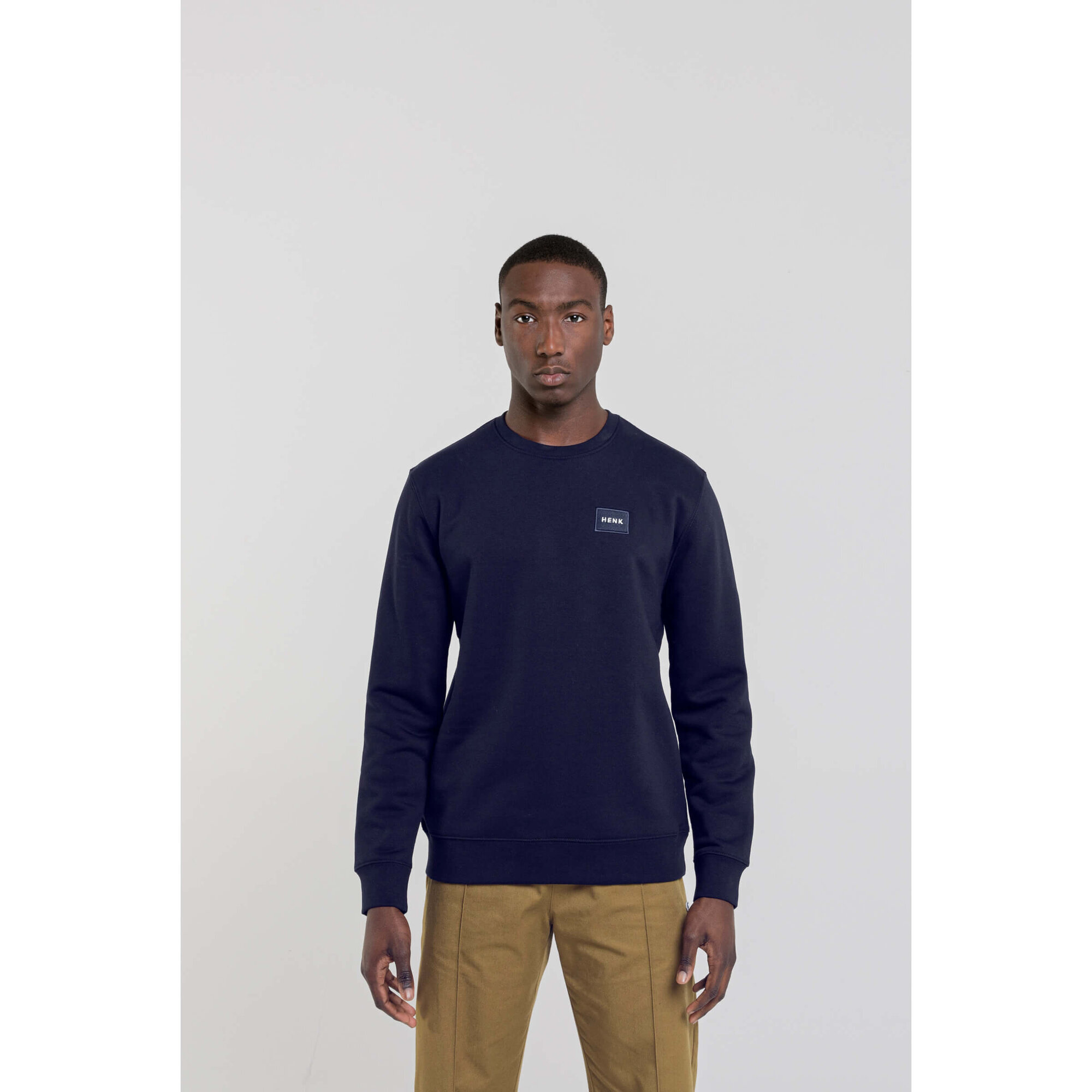 Sweater | Navy | Studio HENK | Setting2