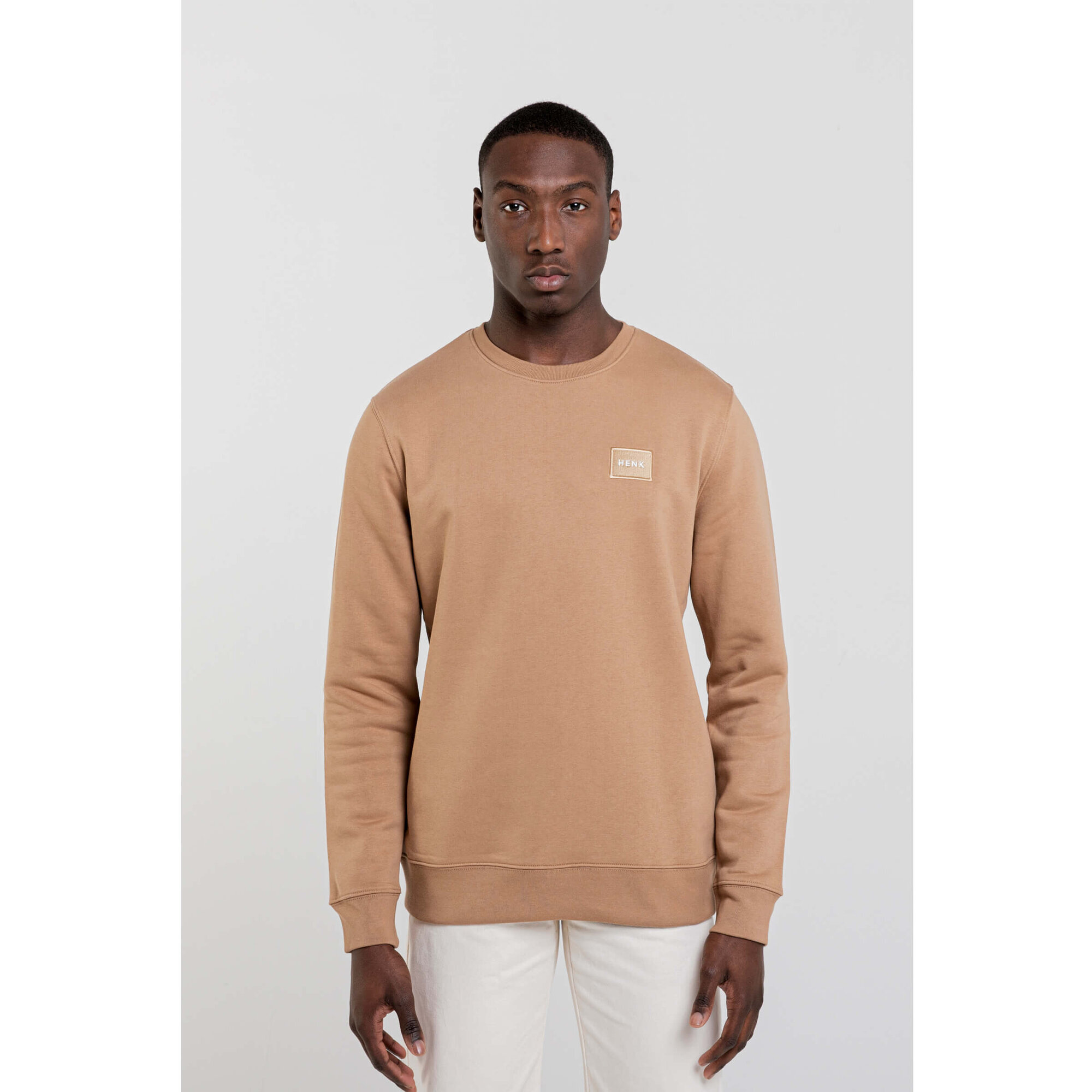 Sweater | Camel | Studio HENK | Setting1