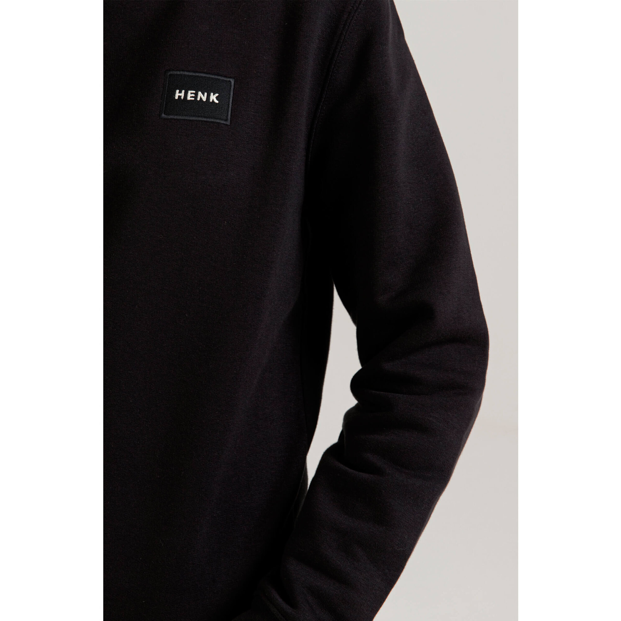 Sweater | Black | Studio HENK | Setting5