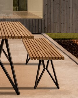 FSC gecertificeerd Iroko hout en zwart stalen frame