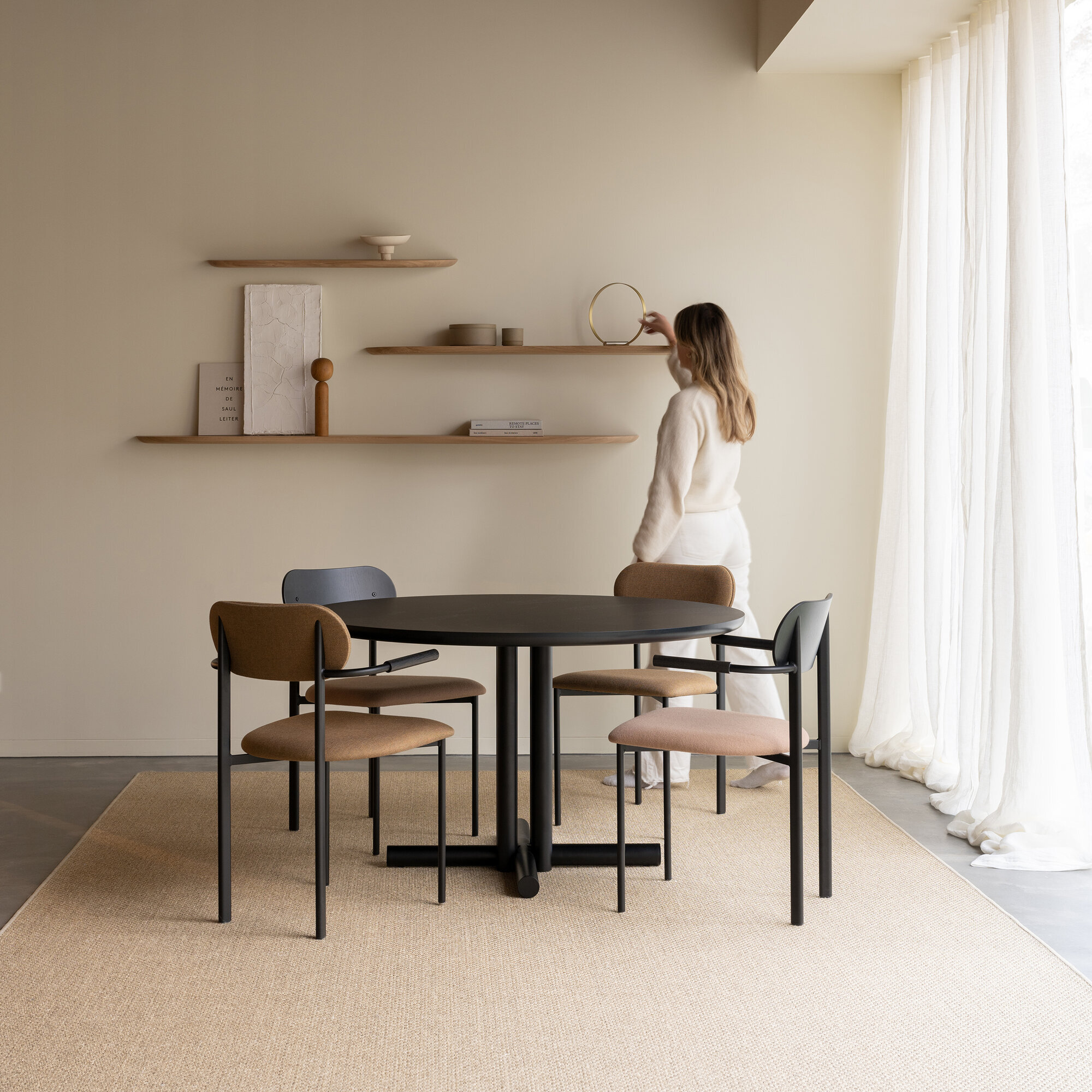 Ronde Design dining table | Mikado Quadpod Dining Table Steel black powdercoating | HPL Fenix nero ingo | Studio HENK| 