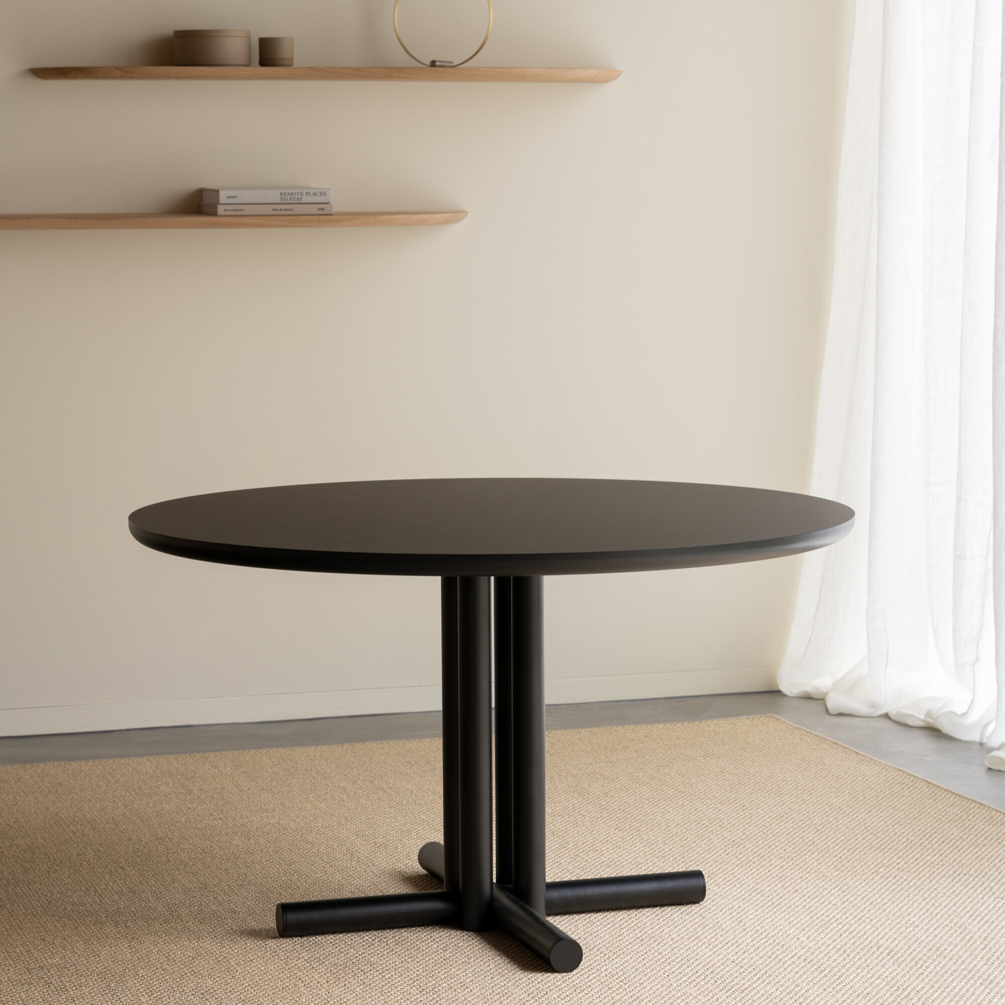 Ronde Design dining table | Mikado Quadpod Dining Table Steel black powdercoating | HPL Fenix nero ingo | Studio HENK| 