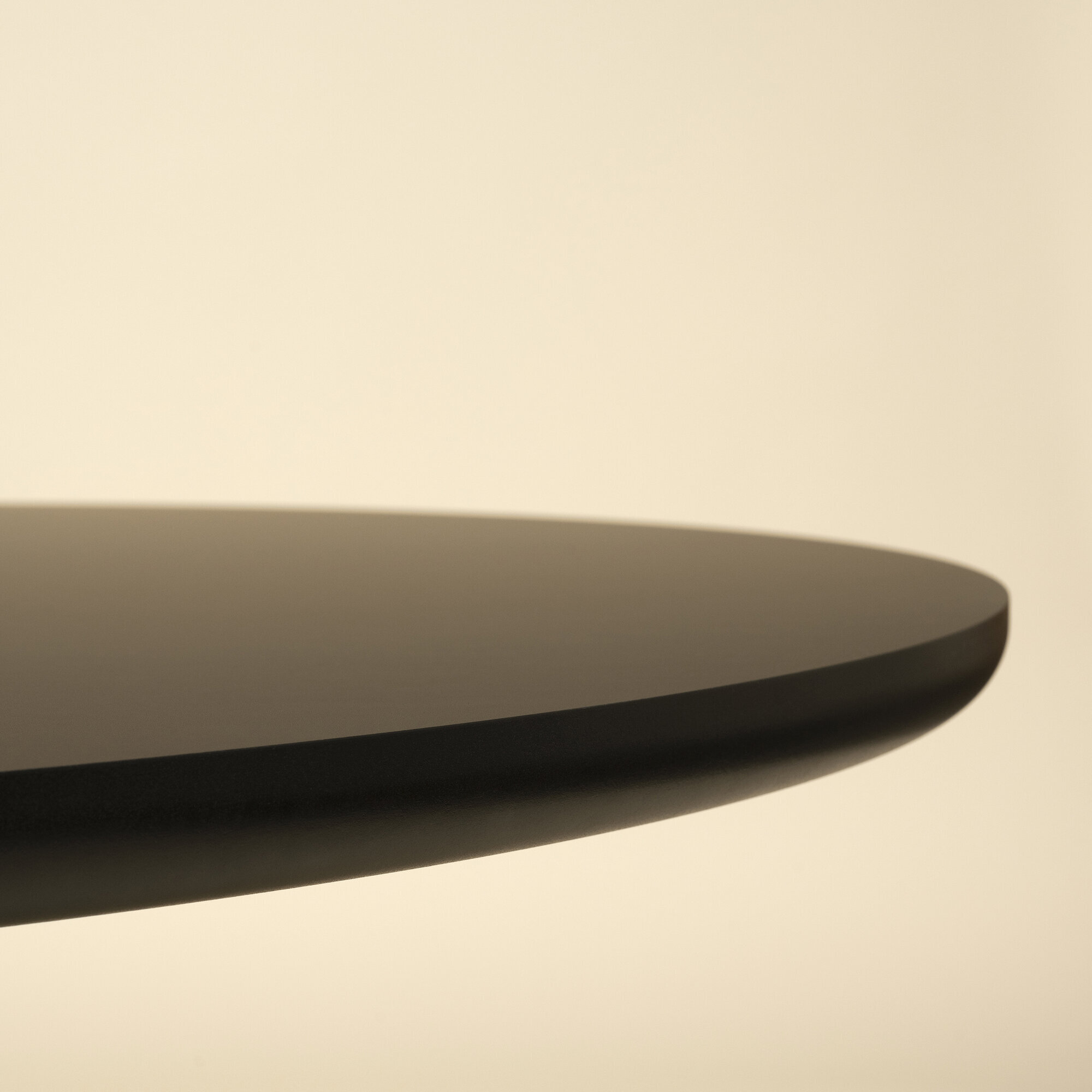 Ronde Design dining table | Mikado Quadpod Dining Table Steel black powdercoating | HPL Fenix nero ingo | Studio HENK| 