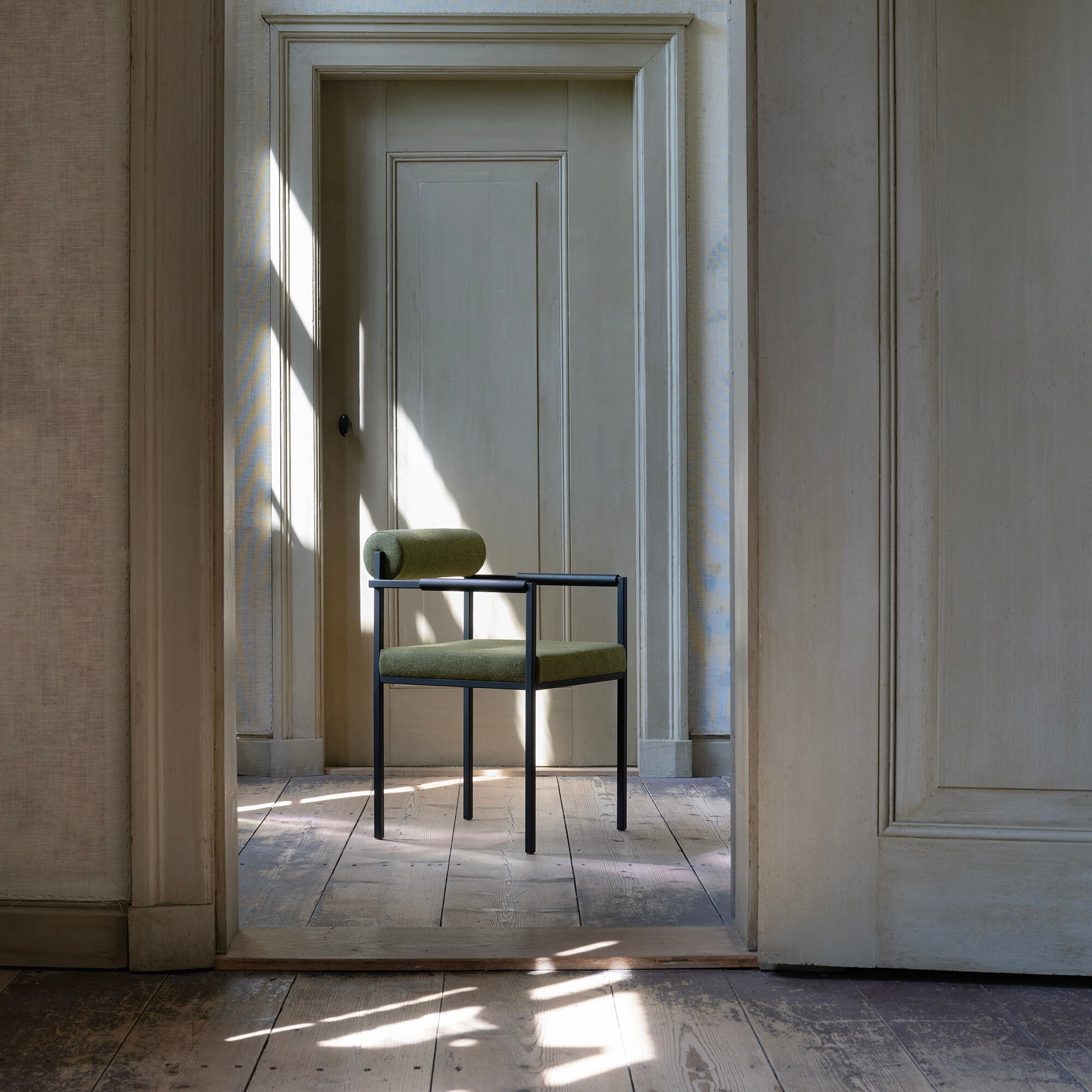 Design modern dining chair | Bolster Dining Chair with armrest Beige orion shitake124 | Studio HENK | 