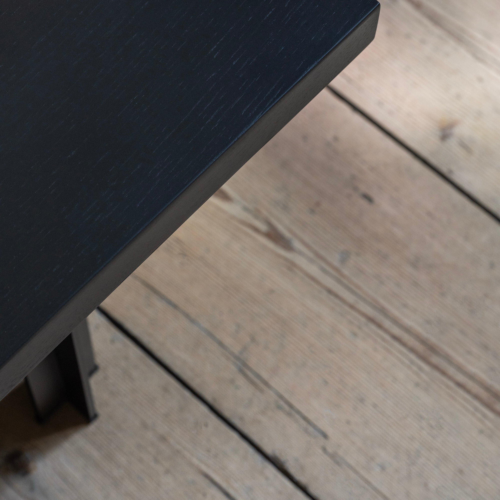 Design Dining Bench | Cross Bench Steel white powdercoating | Oak natural lacquer | Studio HENK | 