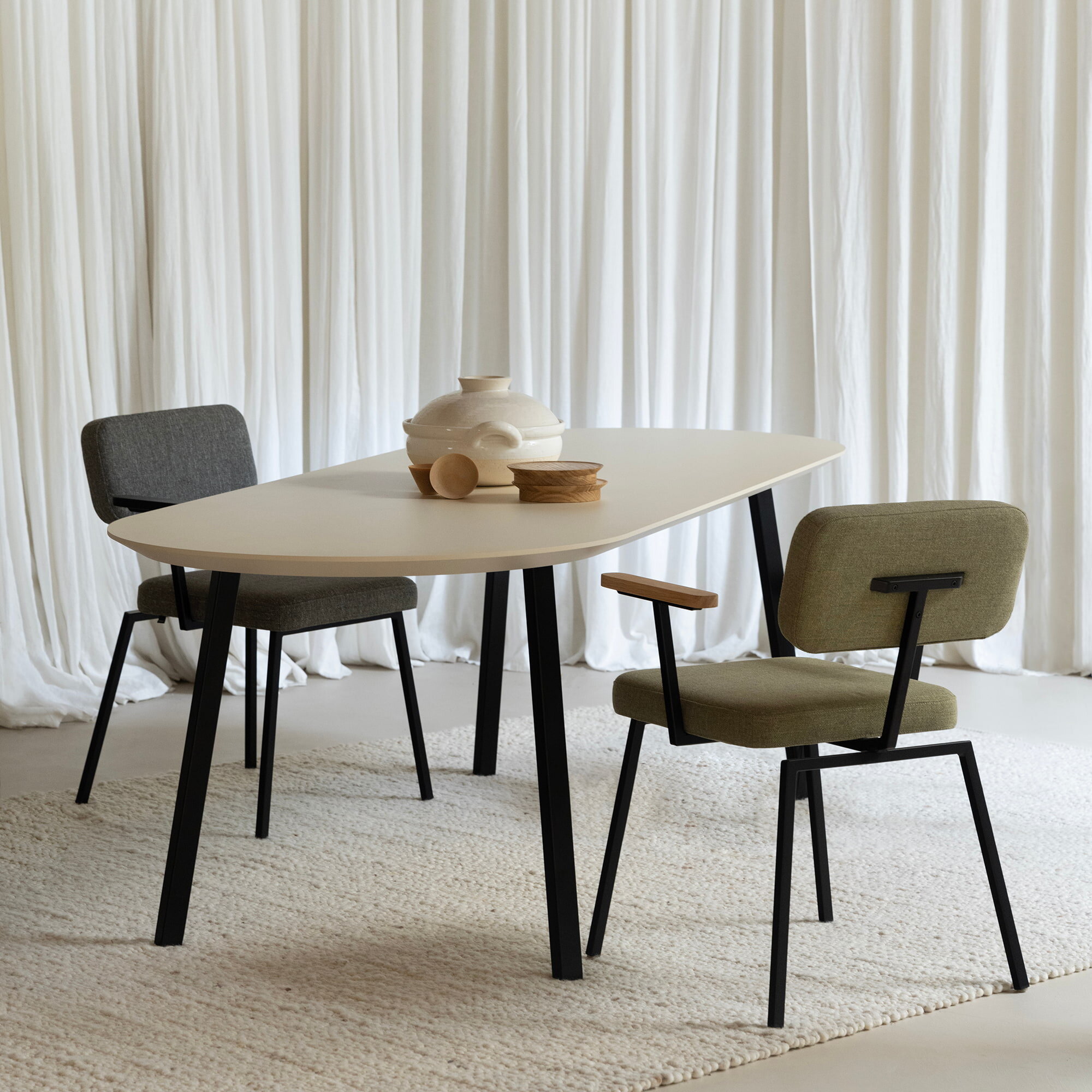 Flat oval Design dining table | New Classic Steel black powdercoating | HPL Unilin Sunset beige | Studio HENK| 